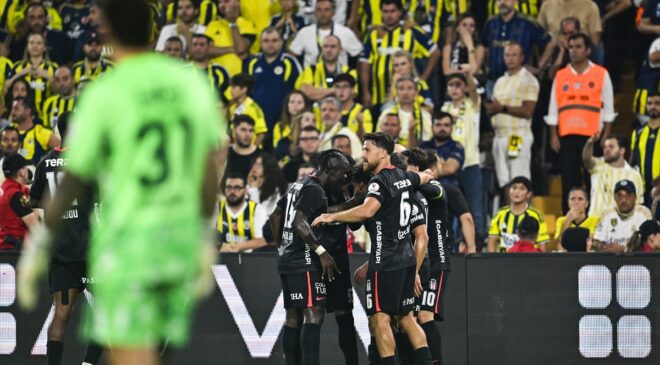Süper Lig’in ilk derbisinde gülen Beşiktaş oldu! Fenerbahçe 2-1 Beşiktaş